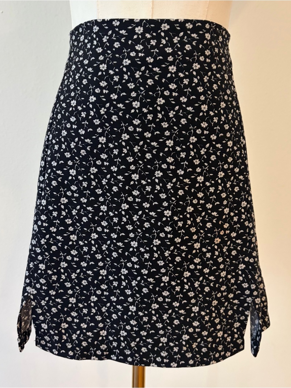 John Galt Brandy Melville Black Floral Mini Skirt Side Slits Size XS/XXS